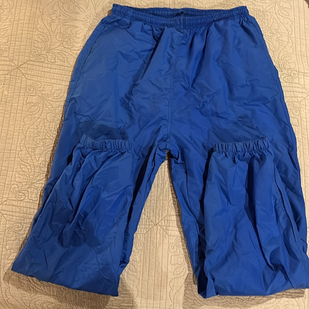 Water resistant pants